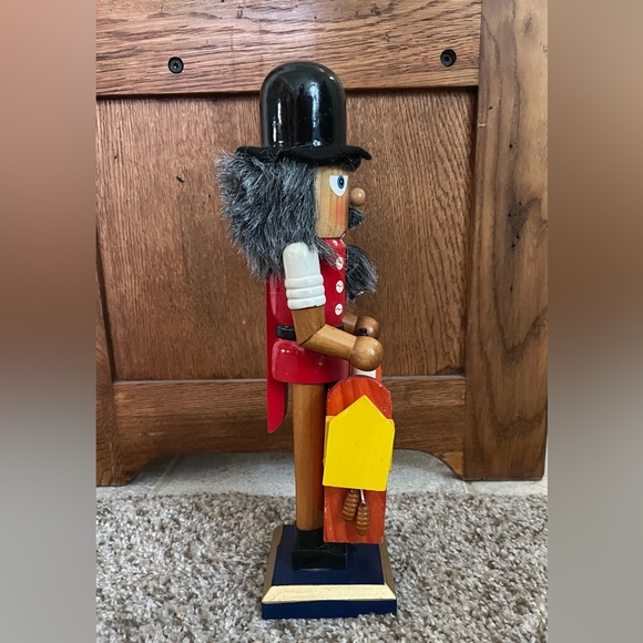 Nutcracker - Picture 5 of 6